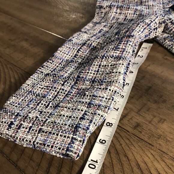 Tibi New York’s Chanel Style Knit Cropped Jacket 4 usable pockets. Hidden snaps. - Picture 10 of 16